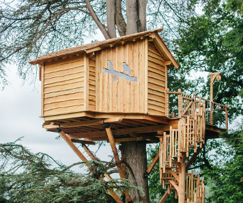 Dormir dans une cabane dans les arbres dans les Pyrénées